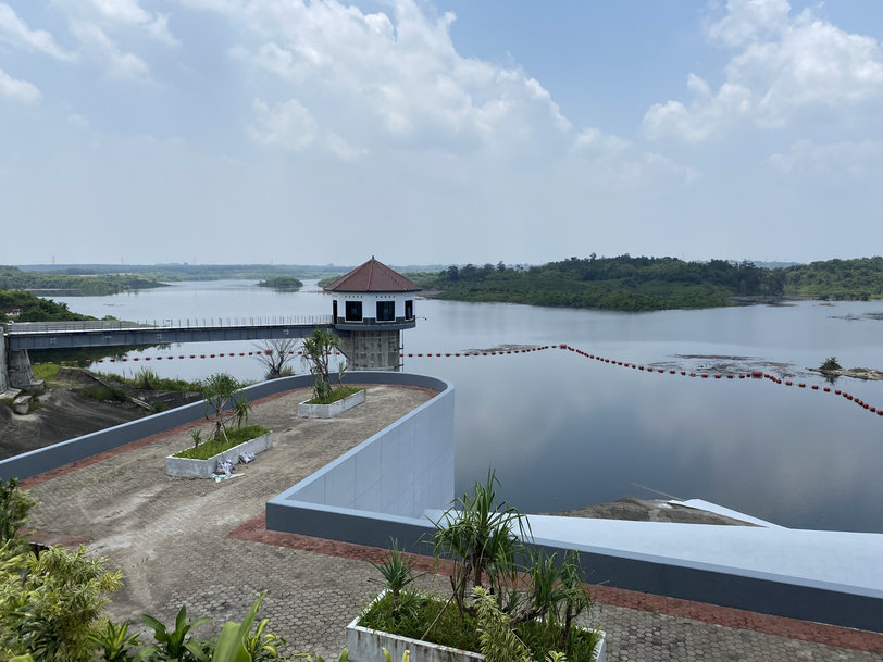 Como a plataforma PcVue supervisiona a gestão da água na barragem de Karian na Indonésia